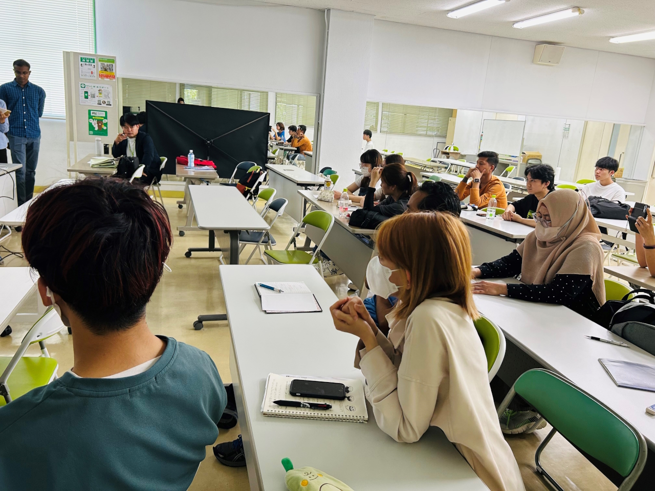 国際キャリアコースと英語科の合同授業・7月6日